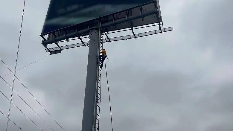 Instaladores de anuncios espectaculares_Gerardo Tavarez